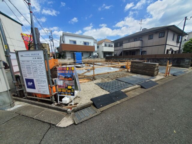 弊社管理物件! 角地を含む新築分譲全2棟が誕生! ZEH水準の省エネ住宅! モデルハウスのご見学も可能です 所在：調布市富士見町3丁目10-1付近