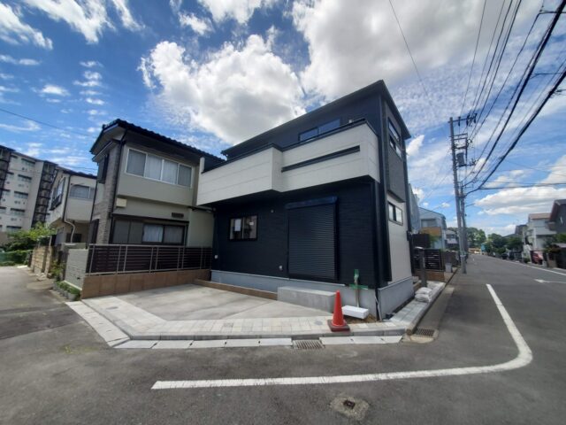 ～弊社管理物件～ お得情報👉仲介手数料最大無料!! 東南角地限定1棟! 太陽光発電標準搭載! 南道路に面した陽当たりの良い建物!  販売価格6,680万円! 所在：調布市入間町2丁目21-114