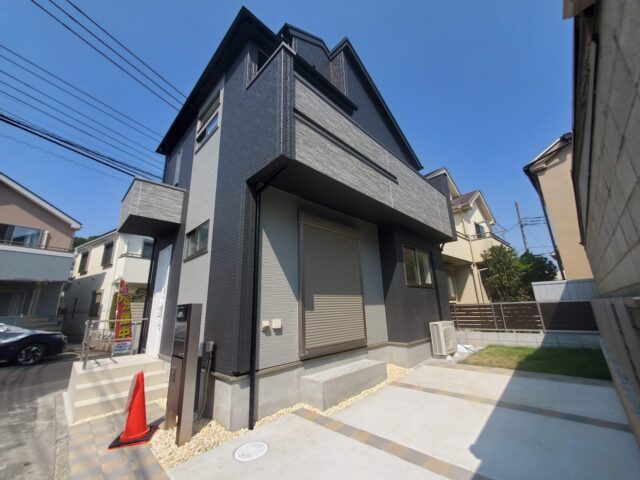《弊社管理物件》お得な情報👉仲介手数料無料対象物件!! 角地限定1棟の新築分譲! 太陽光パネル搭載のエコ住宅誕生♪販売価格5,480万円 所在：三鷹市中原3丁目8-31付近