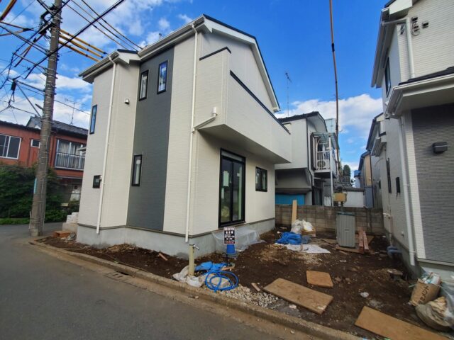 最終1棟の販売!! 弊社管理物件!! お得な情報👉仲介手数料最大無料対象物件です!!☆全２棟の新築分譲! 角地で開放感がございます !☆ 所在：小平市回田町67-15付近!☆３LDKロフト付きプラン! 販売価格3,890万円