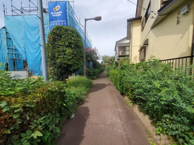 東側遊歩道