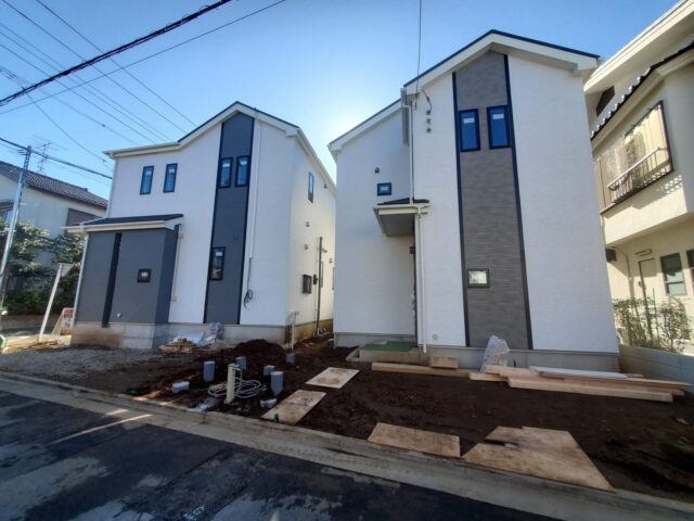 新規初公開!! 弊社管理物件!! お得な情報👉仲介手数料最大無料対象物件です!!☆角地を含む全２棟の新築分譲! 太陽光発電パネル標準搭載!!☆ 所在：小平市花小金井5丁目33-15付近!☆３～４LDKプラン!