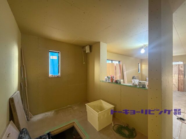 東側前面道路 東側前面道路