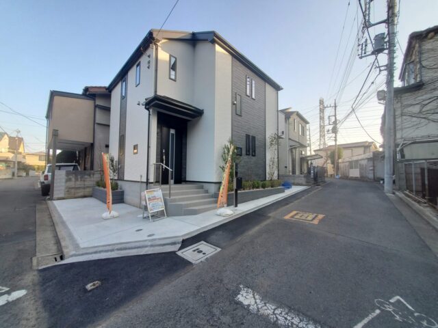 【弊社管理物件】お得な情報!👉仲介手数料最大無料対象物件!!  限定1棟の新築分譲! カースペース２台可!   販売価格6,390万円  所在：三鷹市新川4丁目5-20付近