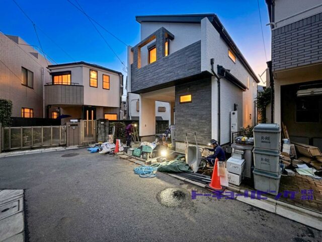 駅徒歩8分の軽やかさと、 全居室南向きの心地よさを