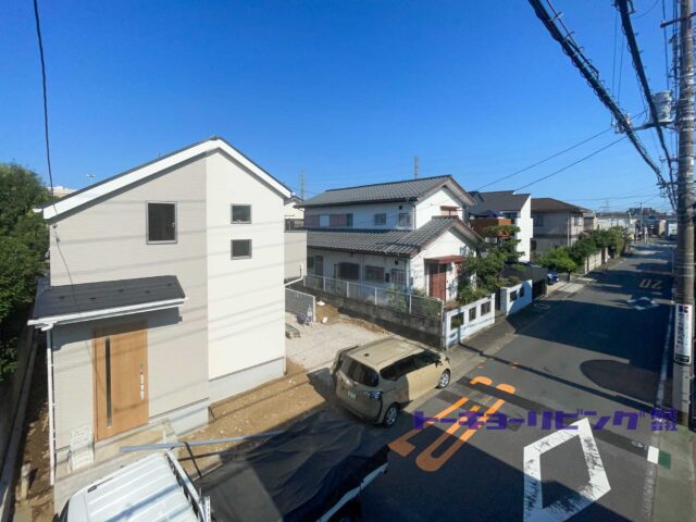 東側前面道路 東側前面道路