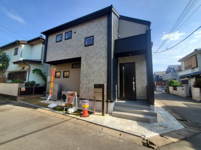 弊社管理物件! 角地限定１棟!!お得情な情報!👉仲介手数料最大無料対象物件!!●大型５ＬＤＫ車庫２台!●太陽光発電パネル標準搭載!●販売価格6,780万円●所在：西東京市住吉町5丁目12-13付近