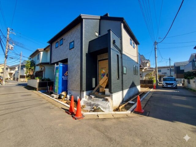 弊社管理物件! 角地限定１棟!!お得情な情報!👉仲介手数料最大無料対象物件!!●大型５ＬＤＫ車庫２台!●太陽光発電パネル標準搭載!●販売価格6,780万円●所在：西東京市住吉町5丁目12-13付近