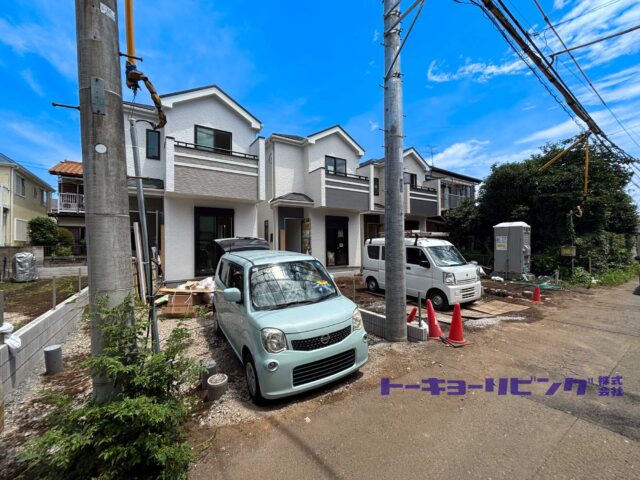 ～小平市回田町 新築戸建住宅 全3棟～弊社管理物件につき仲介手数料無料対象物件です!!太陽光パネル搭載♪開放感のある南道路の3LDK♪ 所在：小平市回田町49-8付近!☆ 販売価格4,390万円より
