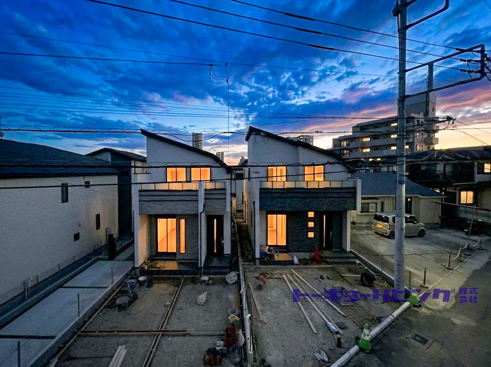 藤沢市辻堂元町2丁目の新築分譲住宅 夕景の現地外観