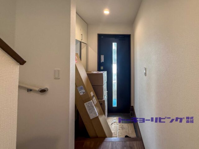現地玄関ホール。撮影時は資材・養生があります。(2026年10月6日撮影)(玄関) 現地玄関ホール。撮影時は資材・養生があります。(2026年10月6日撮影)(玄関)