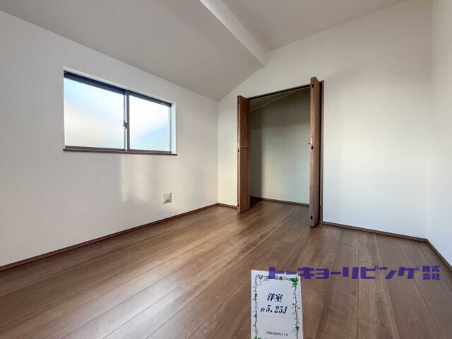 洋室約5.25帖。クローゼット付き。（2026年10月7日撮影）(寝室)
