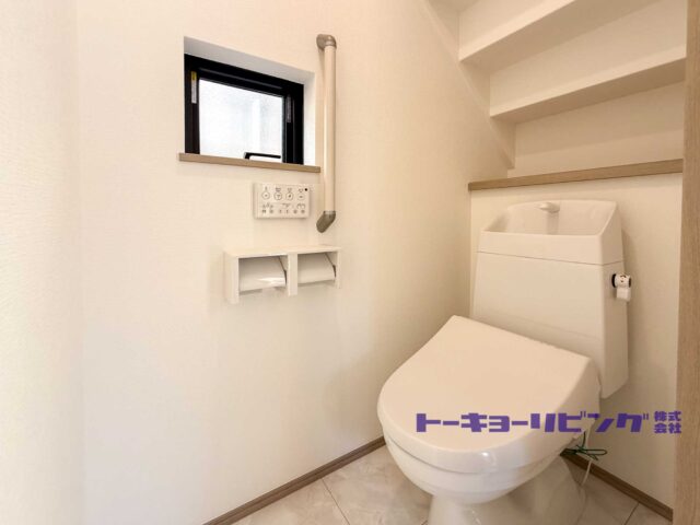 窓のあるトイレ。
