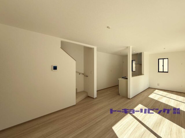 LDKの別角度。リビング階段のある間取り。(居間)