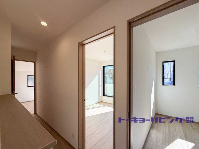 2階廊下と収納。(内装)